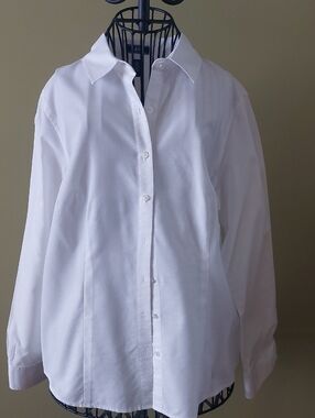 Izod White Men's Dress Shirt - Classic Button-Up
